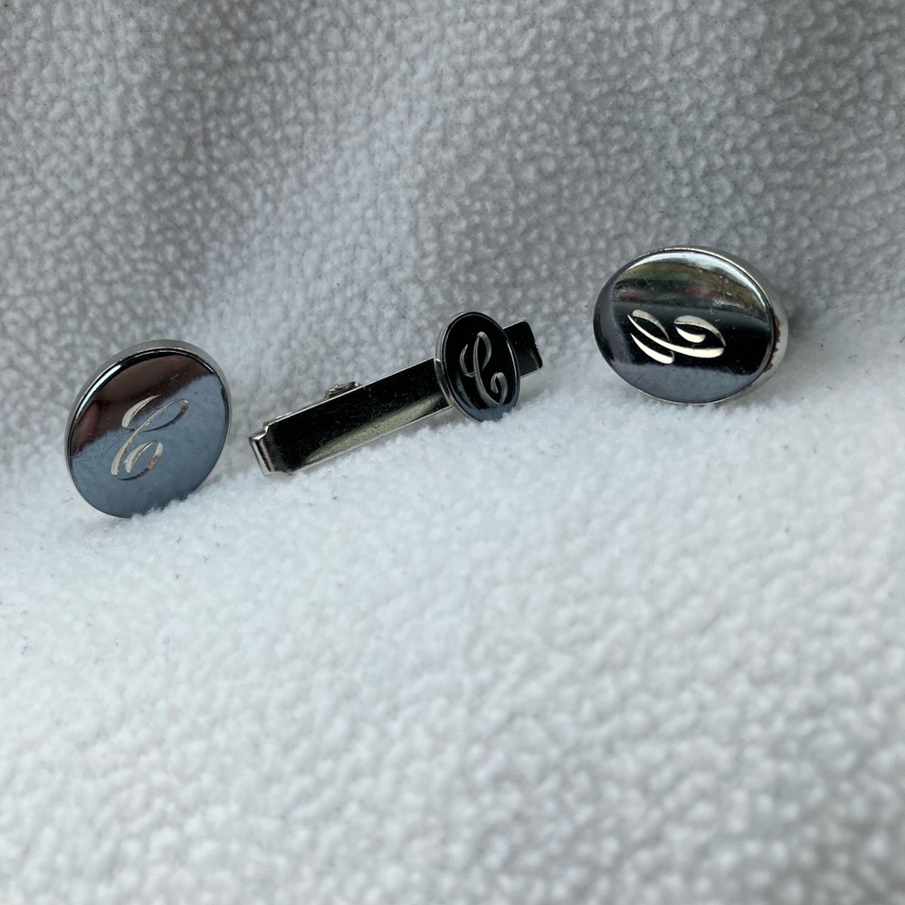 Vintage Silver Color Oval Monogram Cufflinks and Tie Clip Set - E or C Initial - Picture 3 of 11